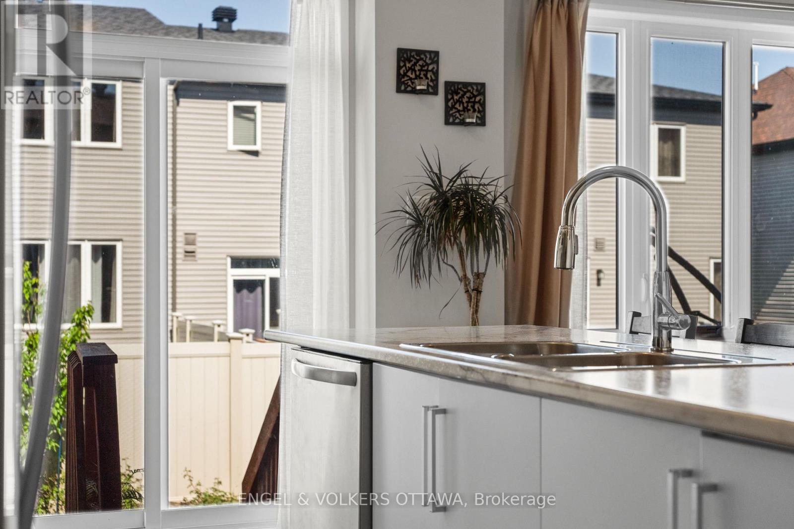 205 GEYSER PLACE - 11