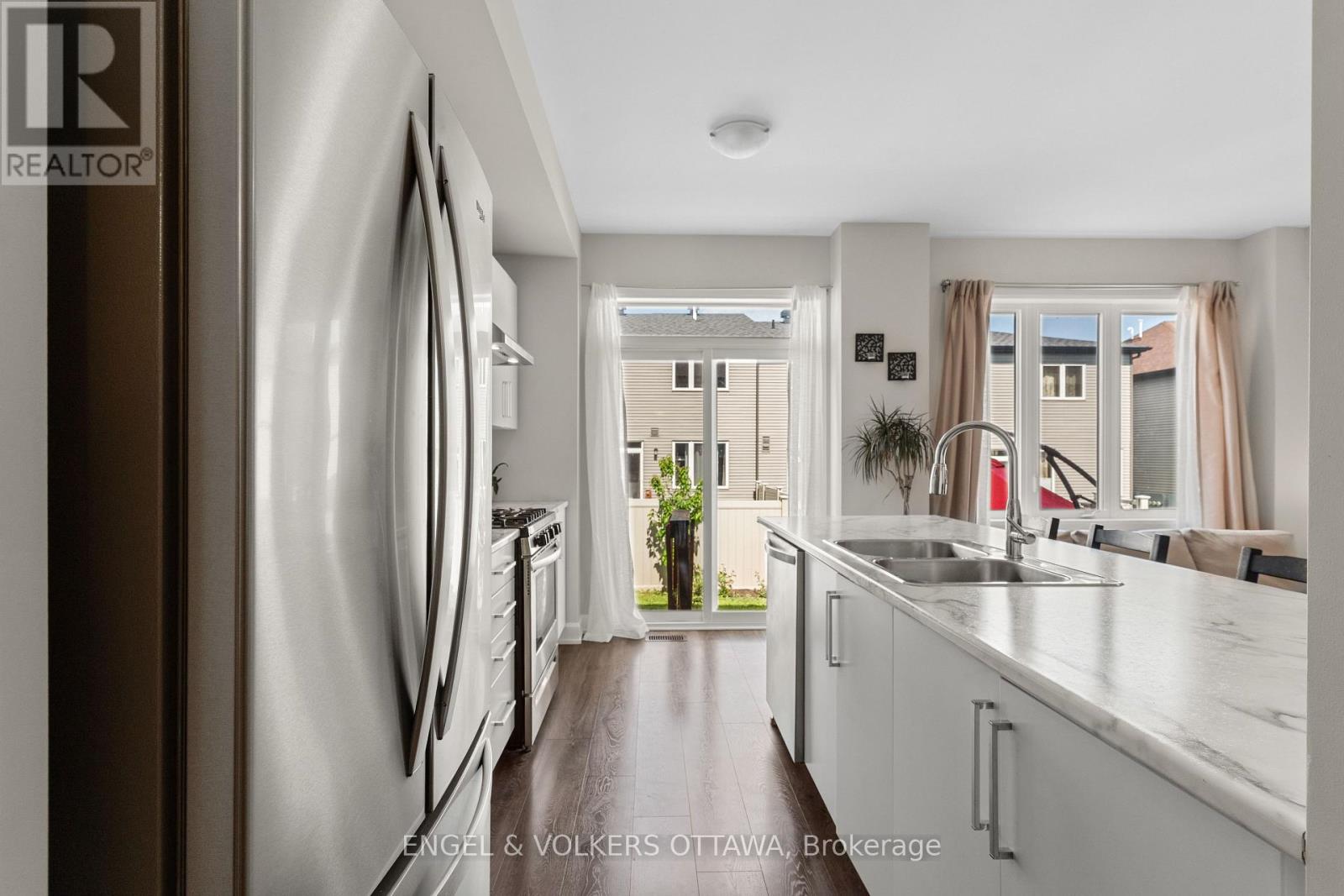 205 GEYSER PLACE - 9