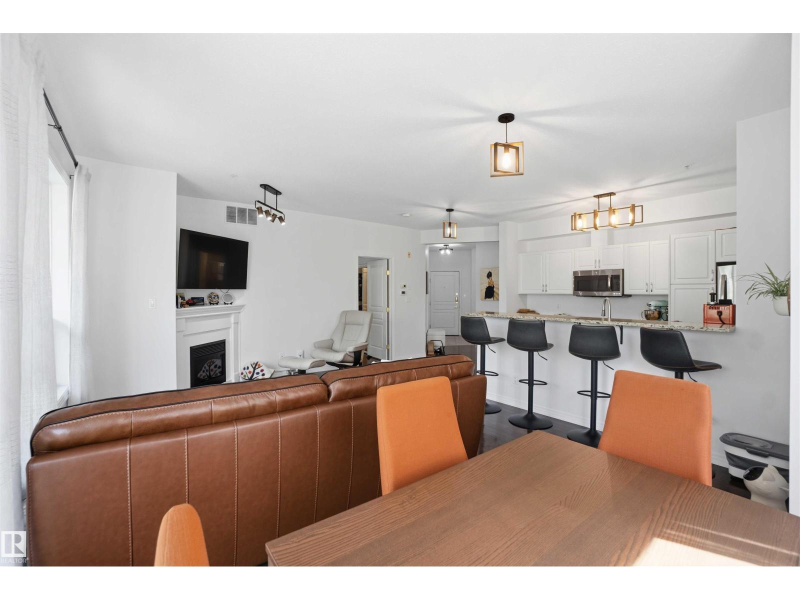 #333 10023 110 ST NW - 22