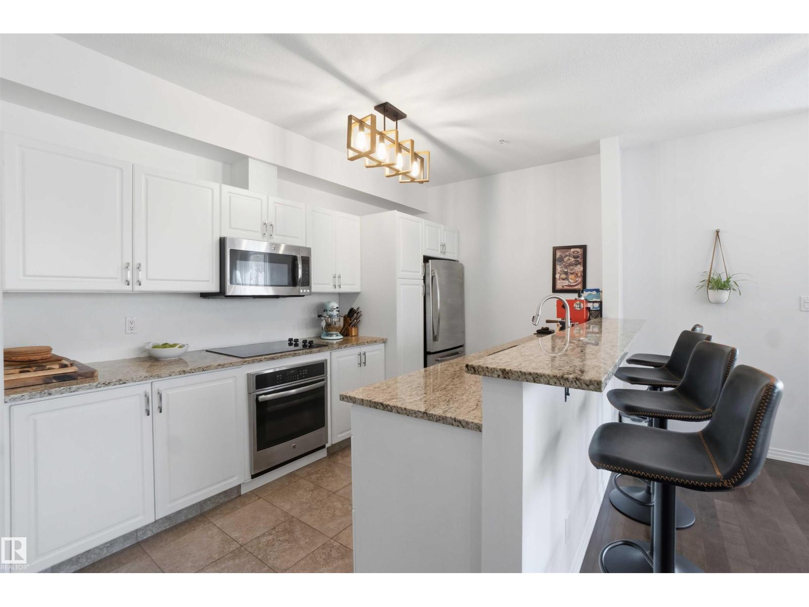 #333 10023 110 ST NW - 26