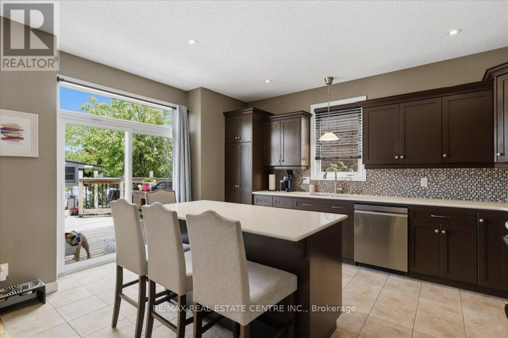 126 GOLDSCHMIDT CRESCENT - 13