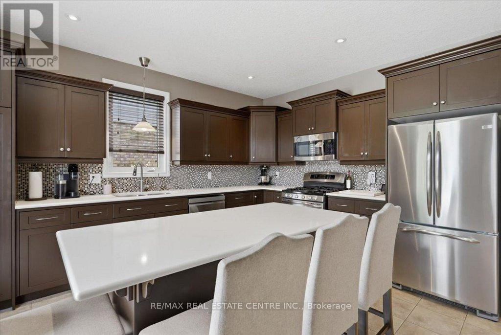 126 GOLDSCHMIDT CRESCENT - 14