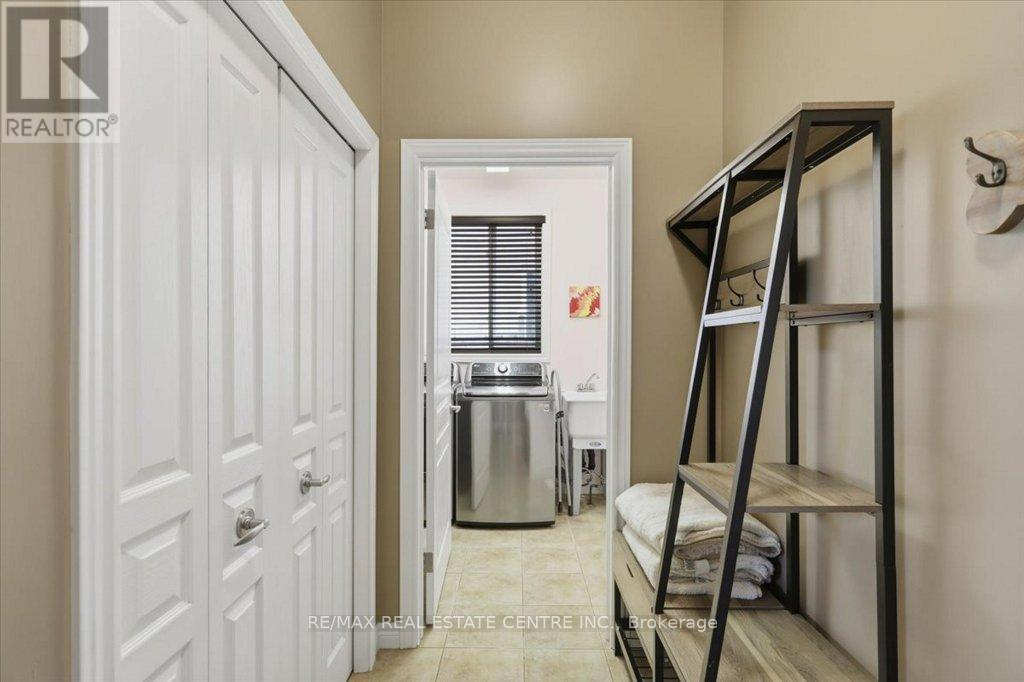 126 GOLDSCHMIDT CRESCENT - 19