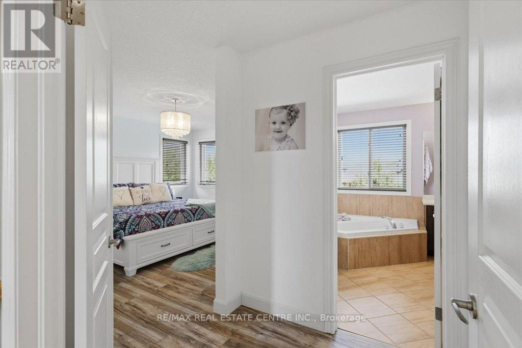 126 GOLDSCHMIDT CRESCENT - 24
