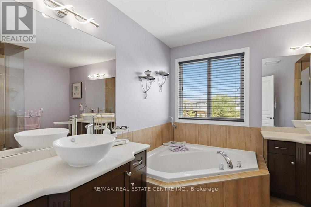 126 GOLDSCHMIDT CRESCENT - 27