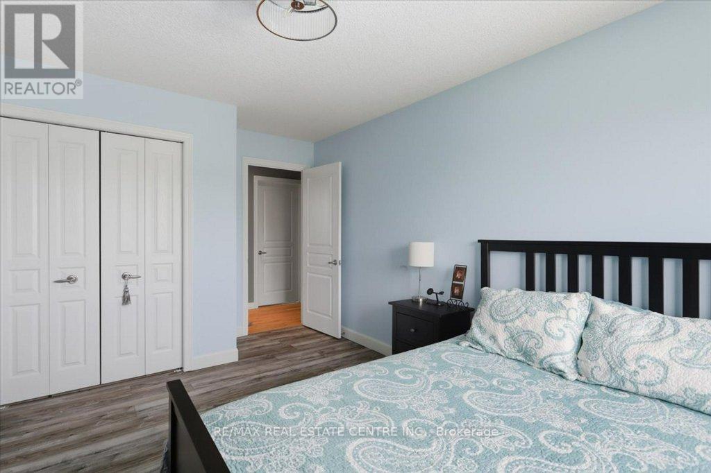 126 GOLDSCHMIDT CRESCENT - 33