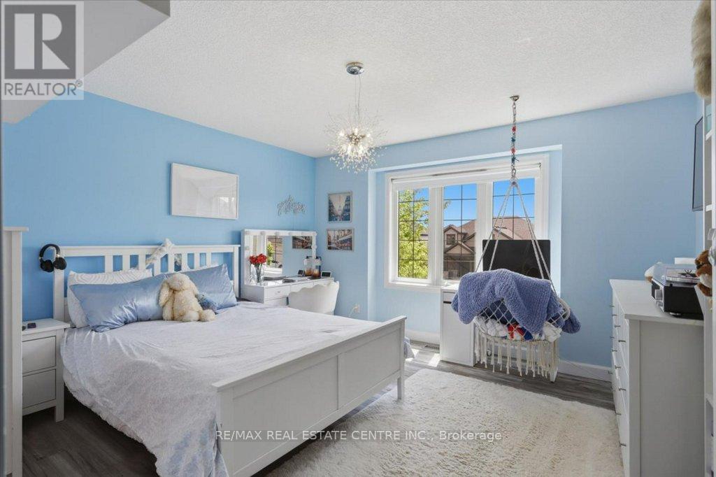 126 GOLDSCHMIDT CRESCENT - 34