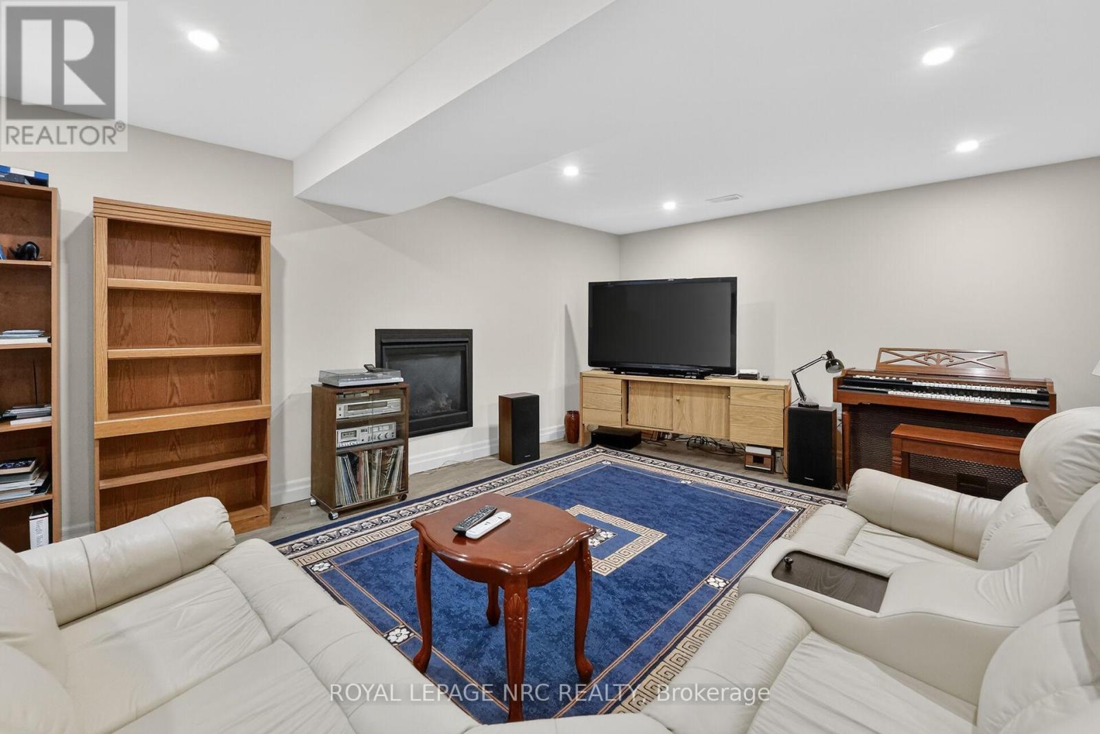 353 STATION STREET - 34