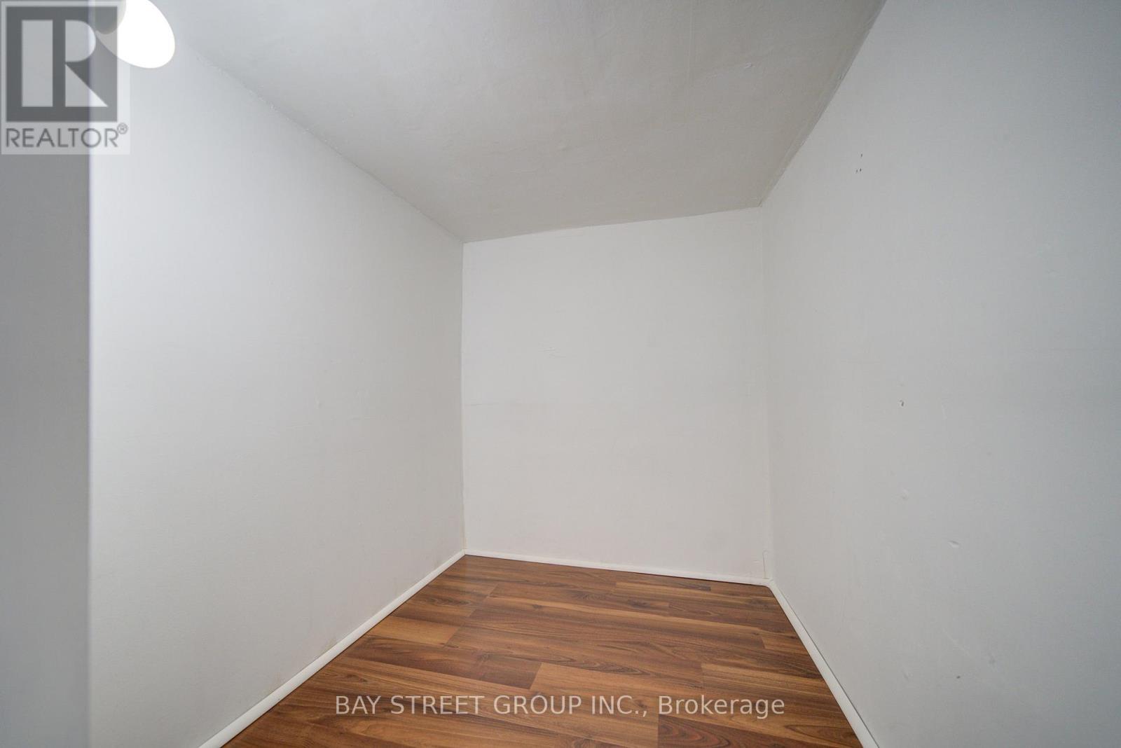 4680 EASTWOOD CRESCENT - 35