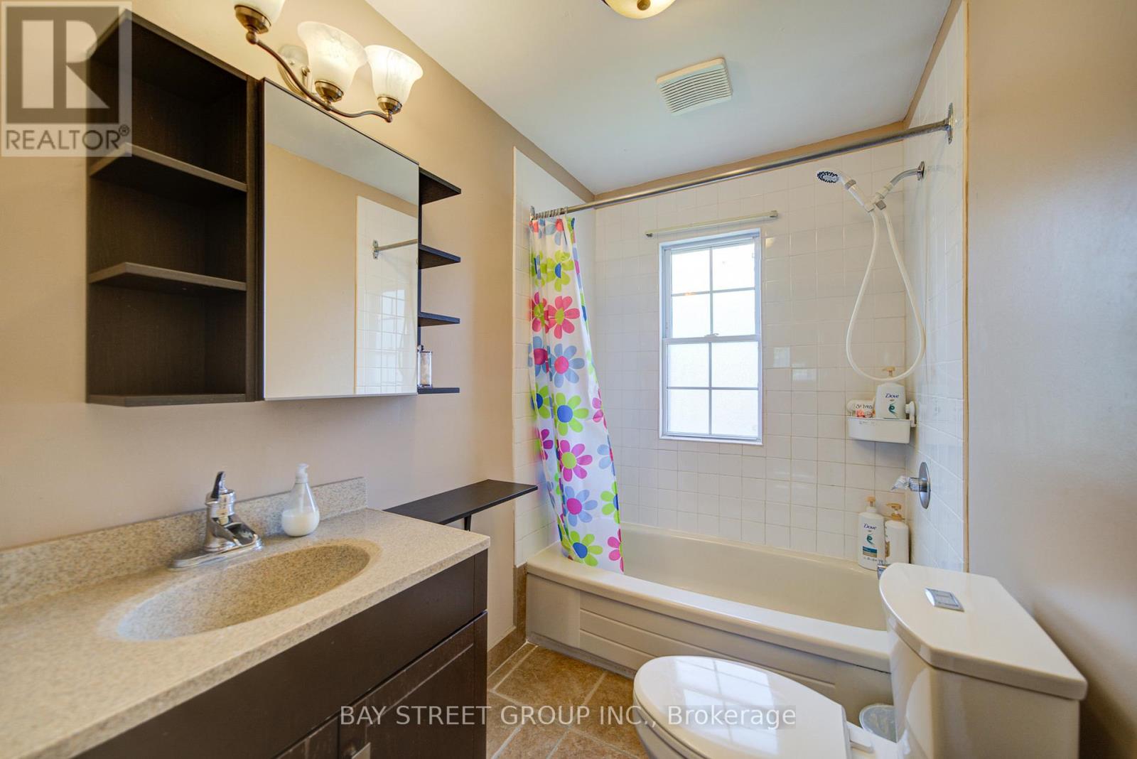 4680 EASTWOOD CRESCENT - 36