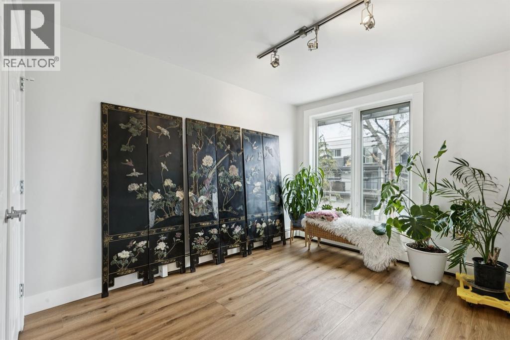 #203 350 4 Avenue NE - 24