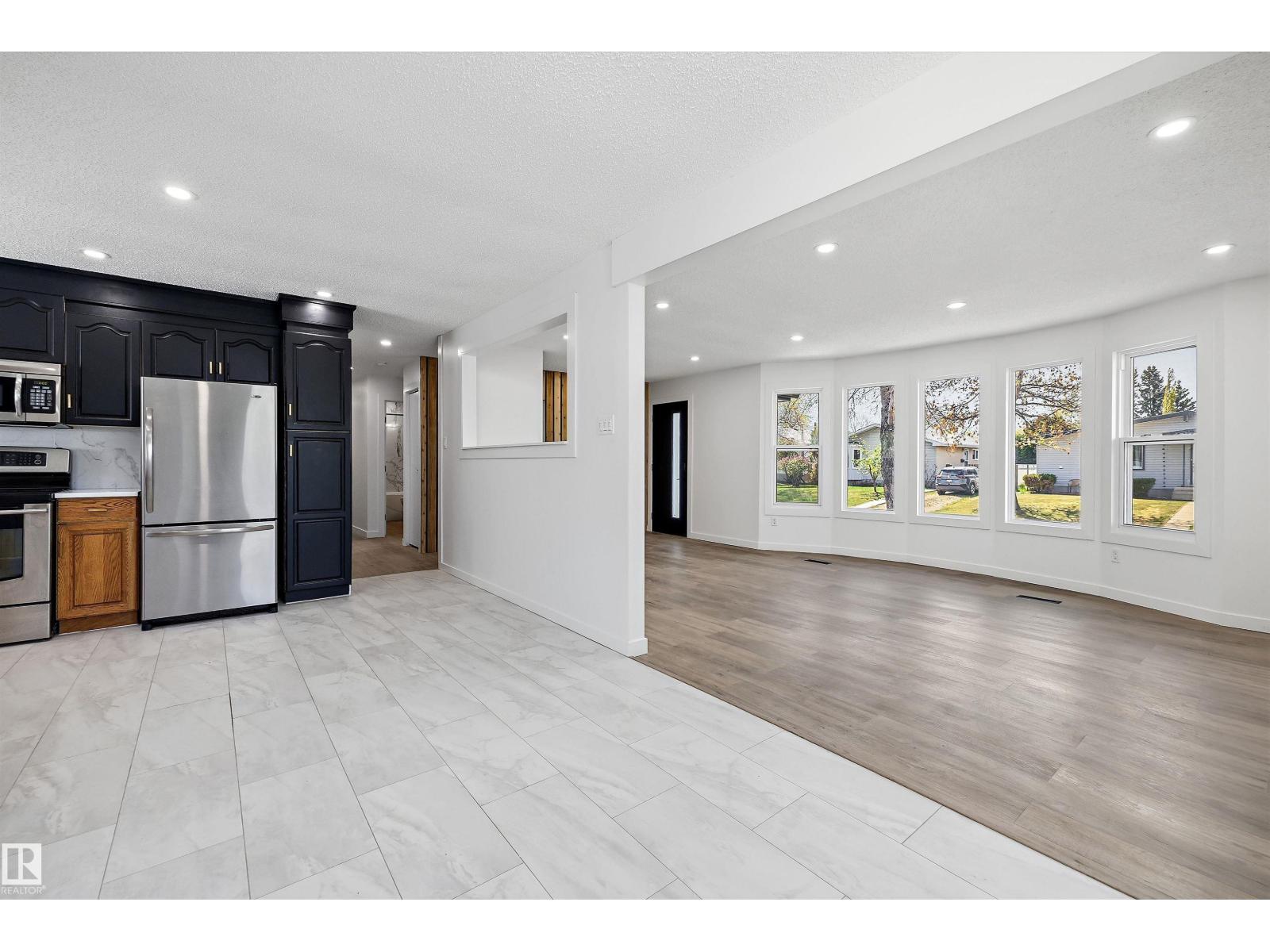 22 HURON DR — photo 16