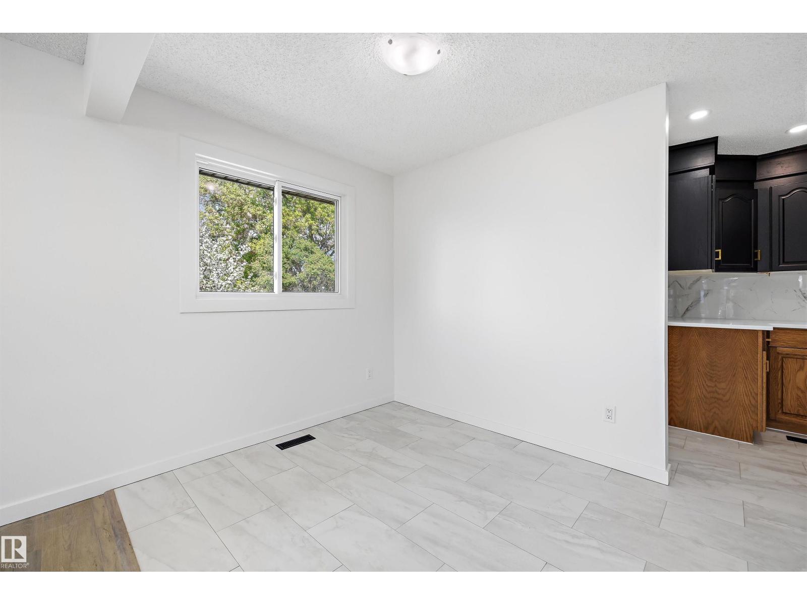 22 HURON DR — photo 15