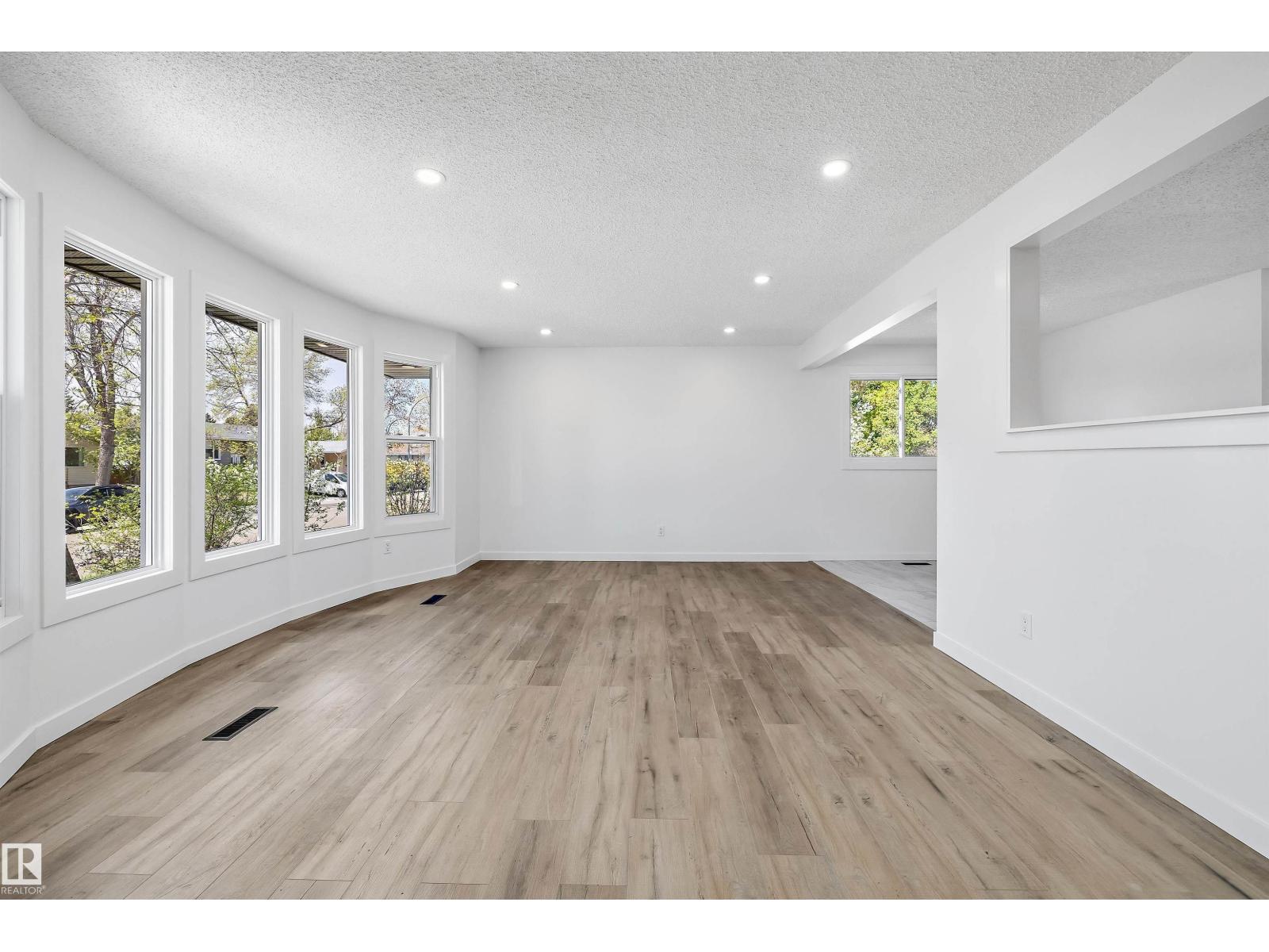 22 HURON DR — photo 12