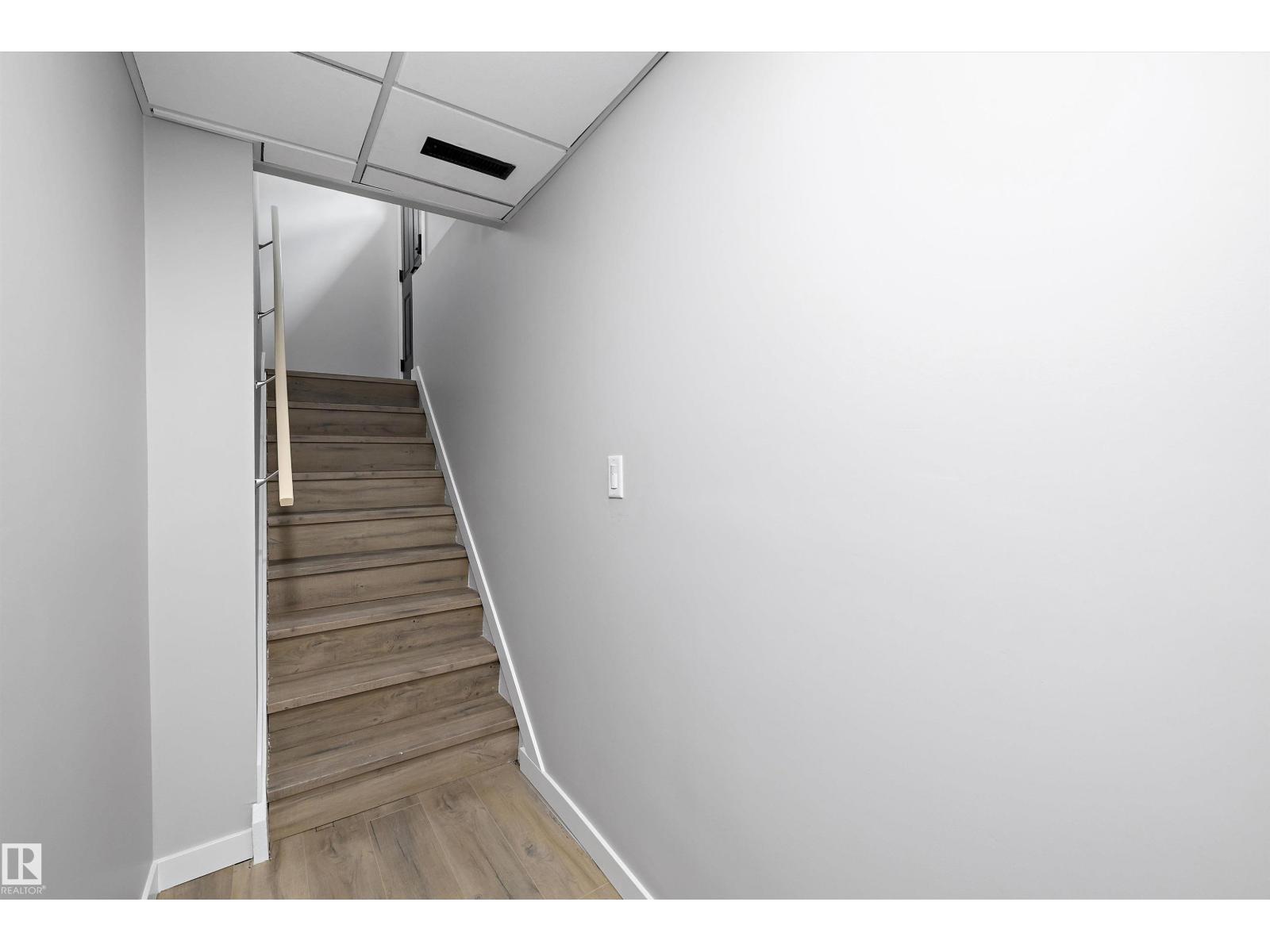 22 HURON DR — photo 36