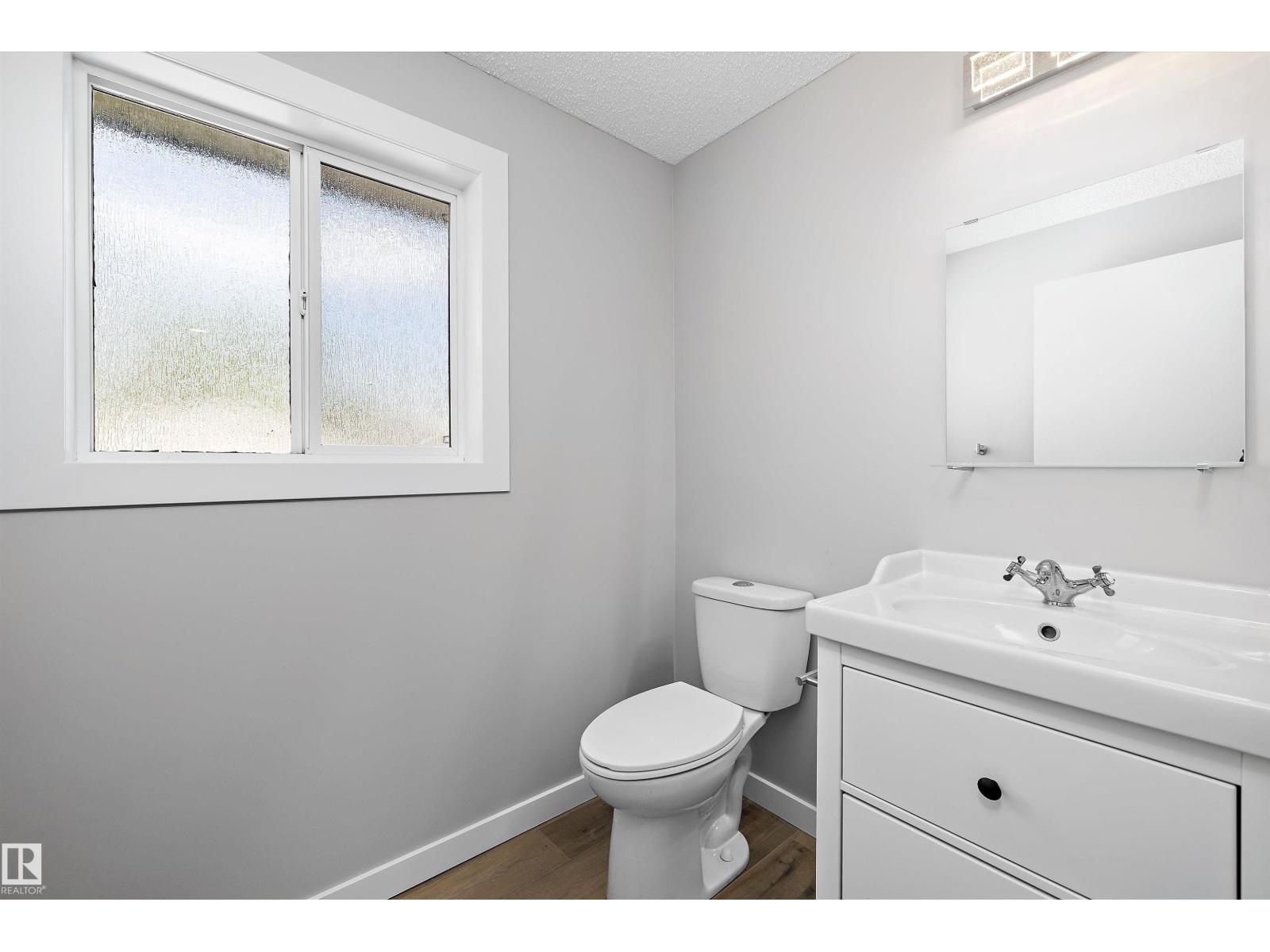 22 HURON DR — photo 26