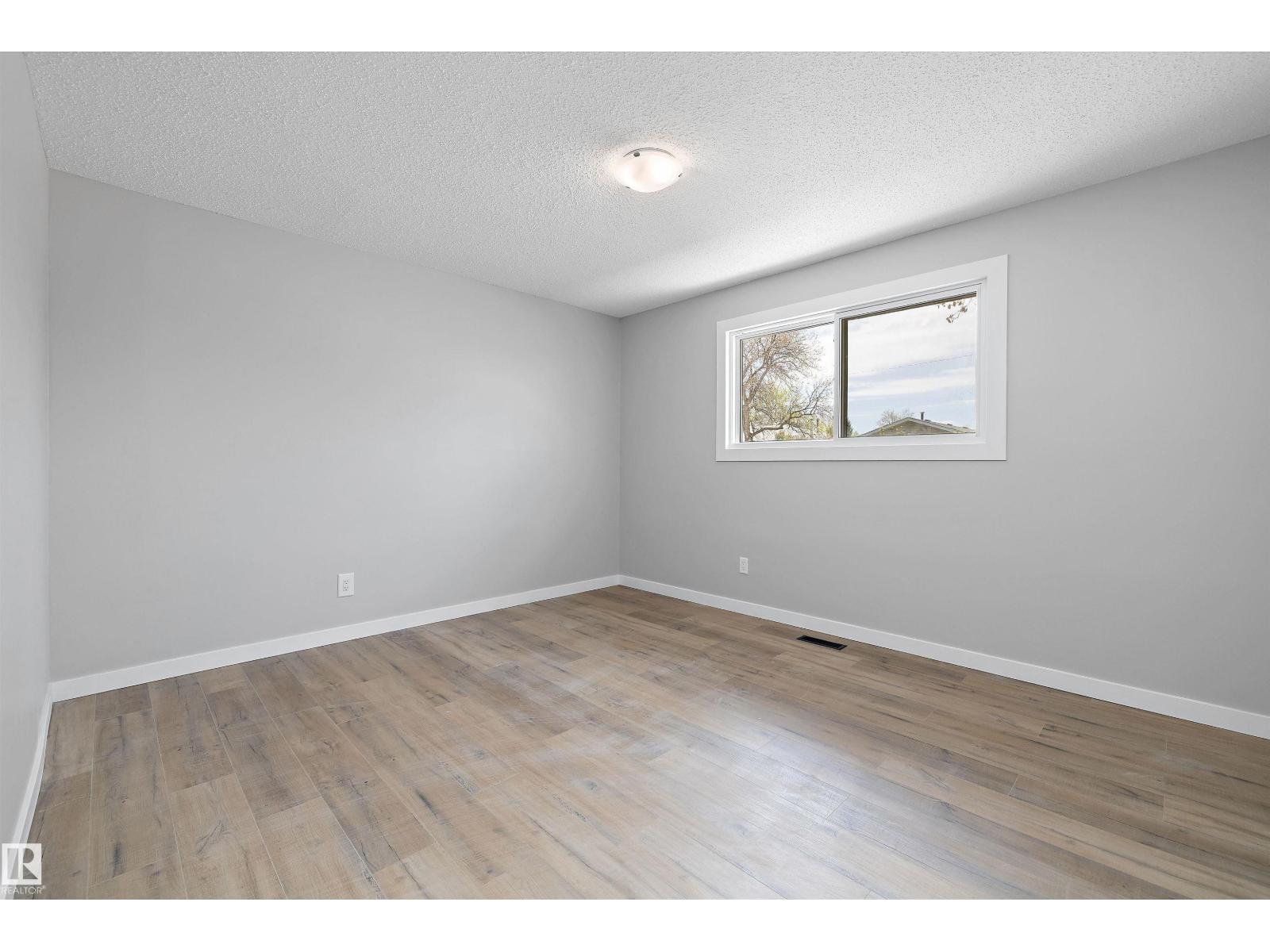22 HURON DR — photo 29