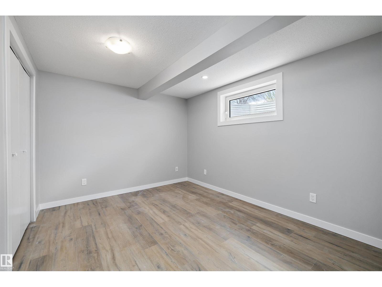 22 HURON DR — photo 43