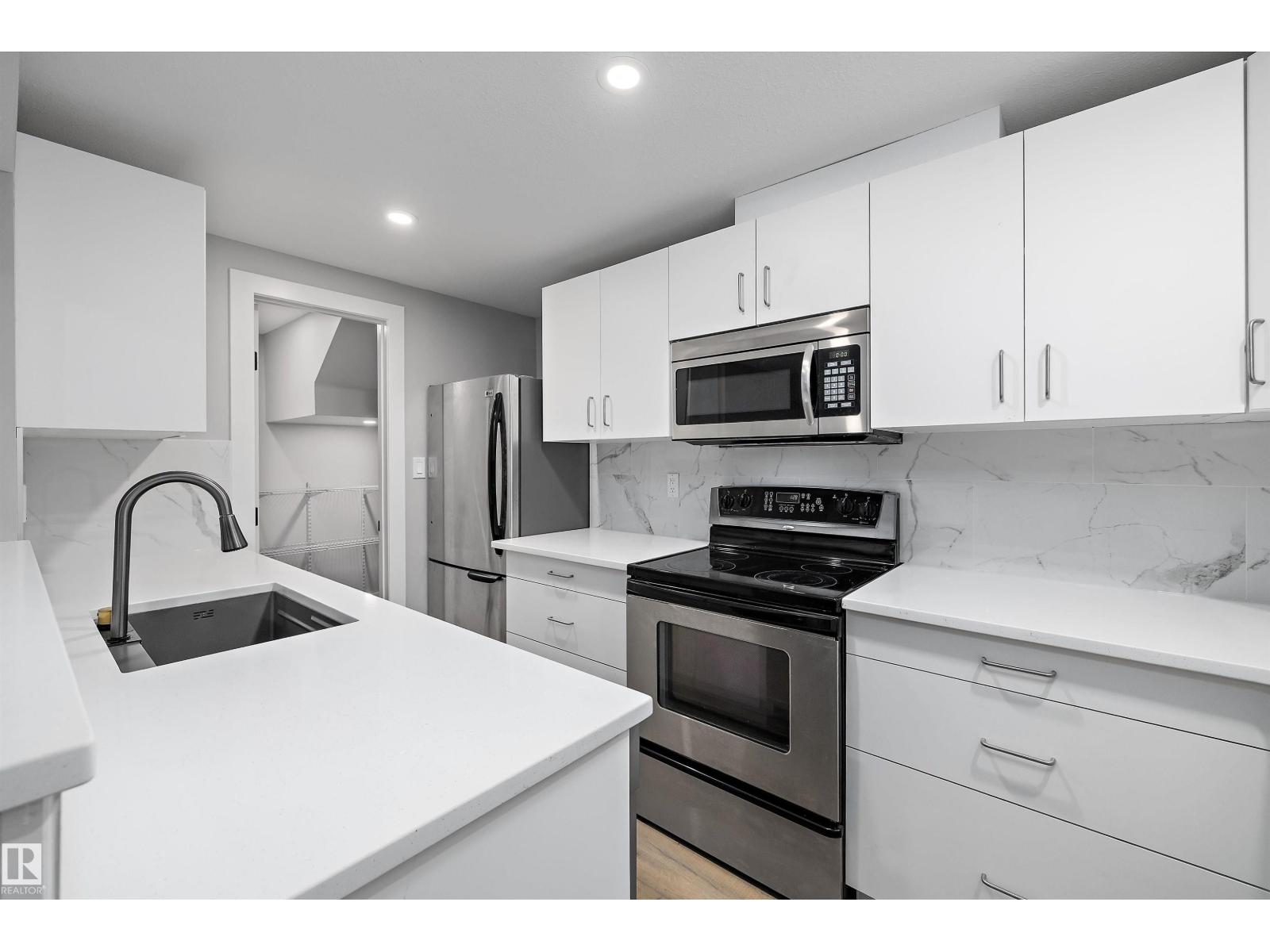 22 HURON DR — photo 50