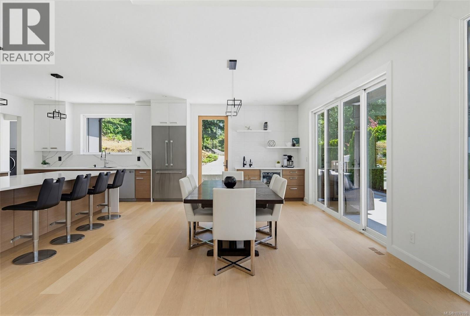 10 Hartland Ave - 15