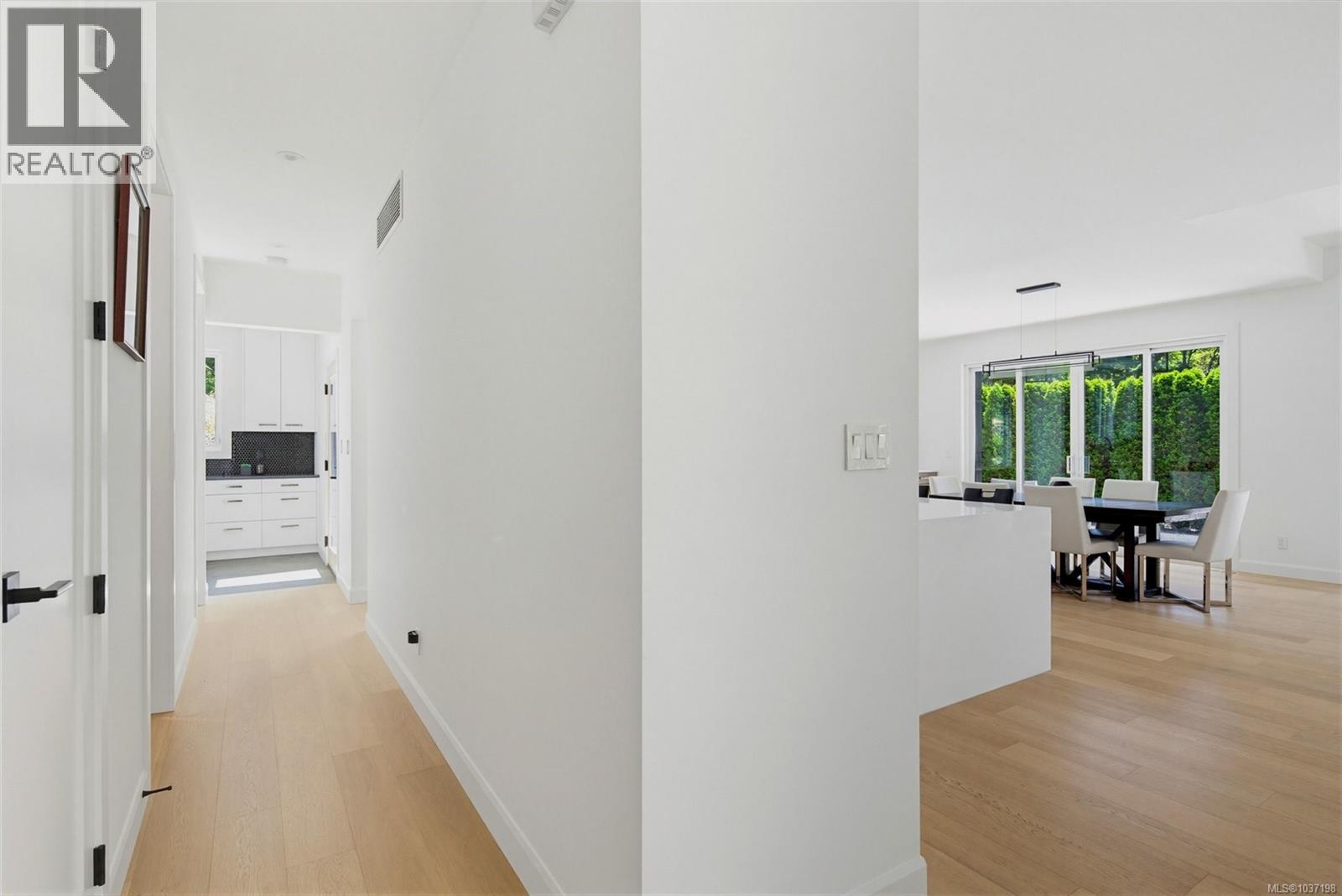 10 Hartland Ave - 36