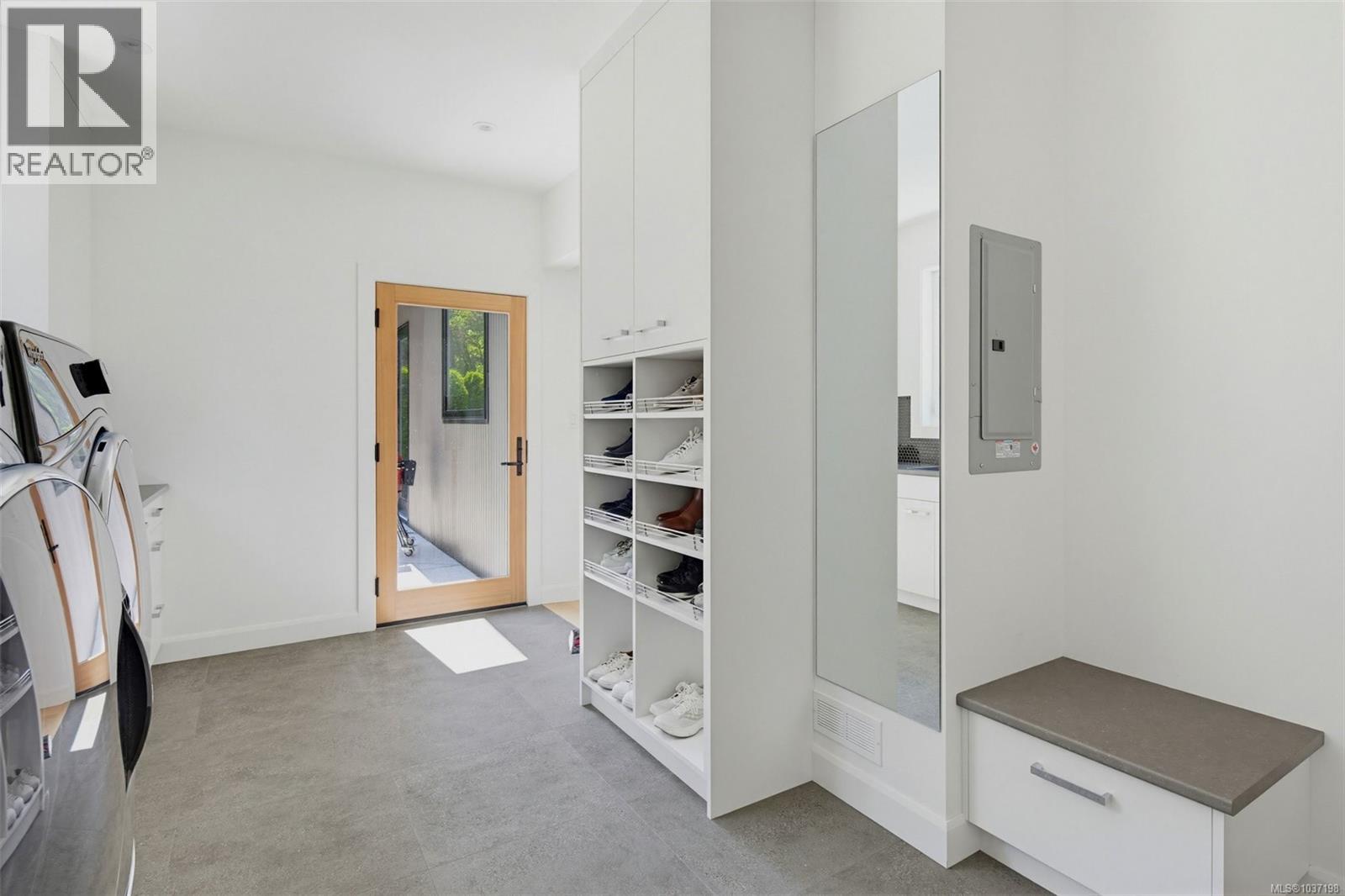 10 Hartland Ave - 41