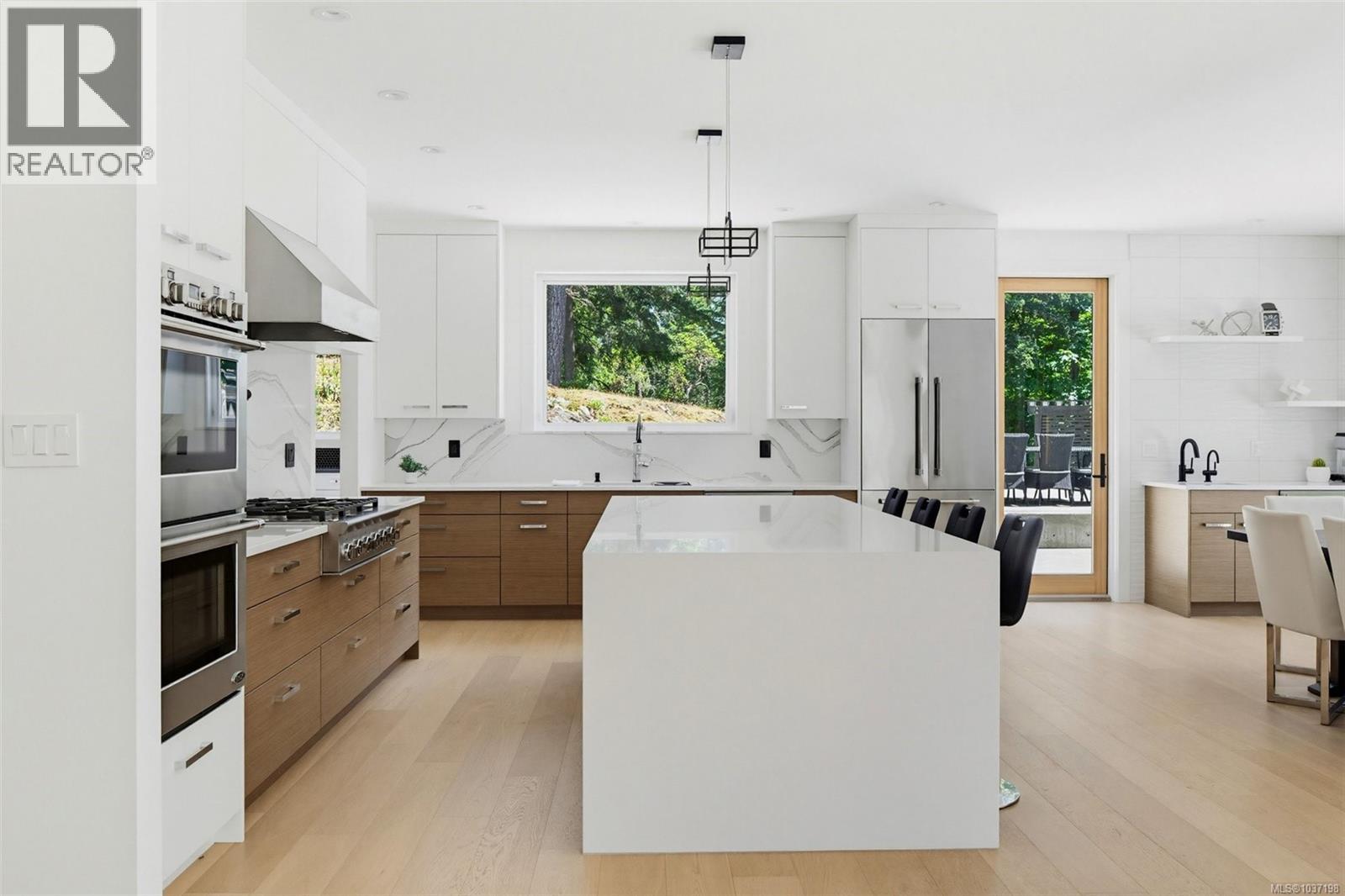 10 Hartland Ave - 10