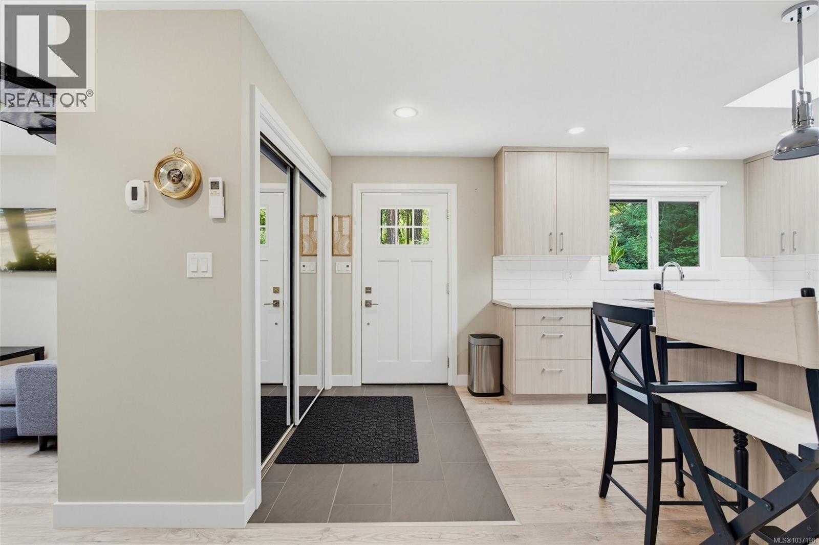 10 Hartland Ave - 62