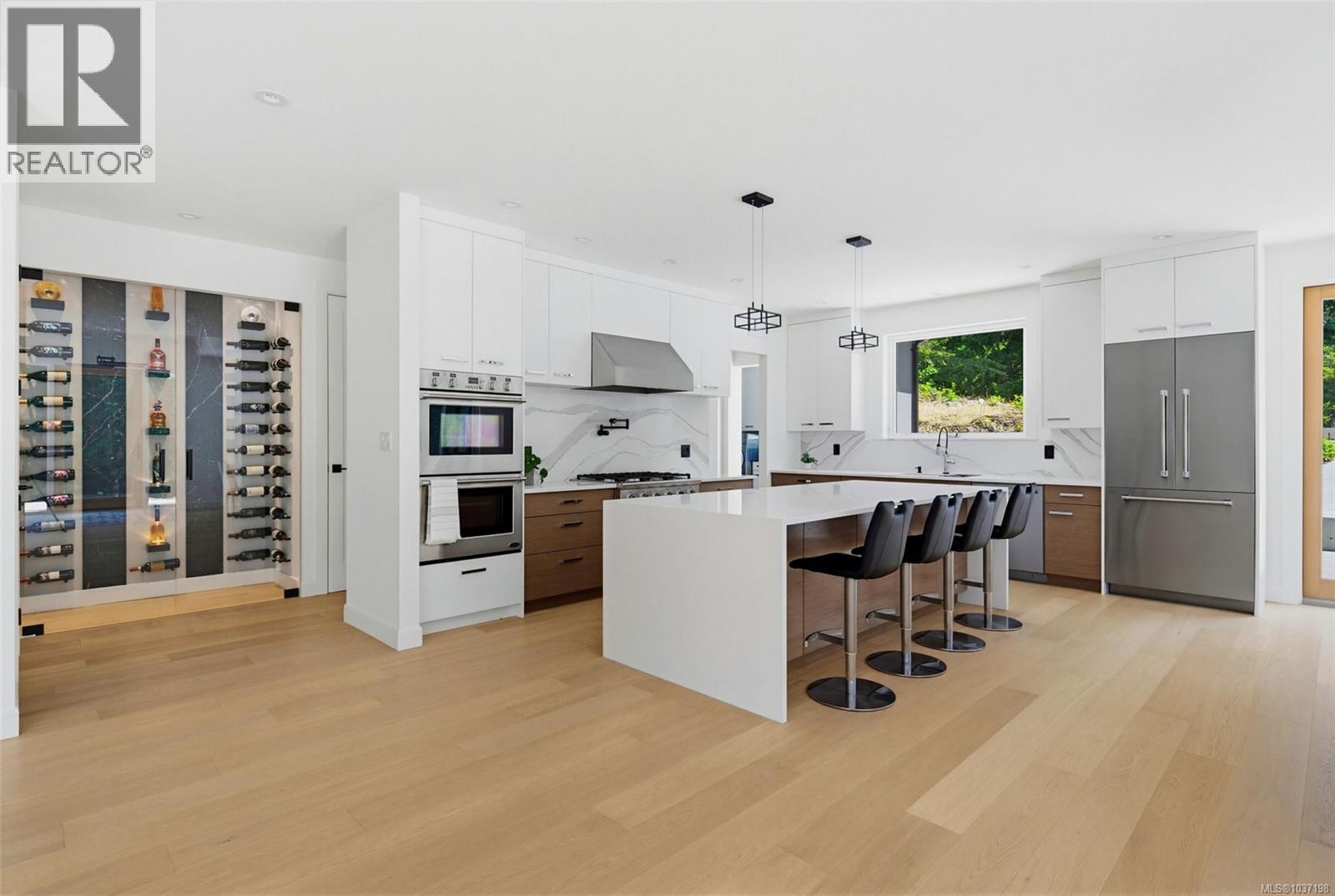10 Hartland Ave - 9