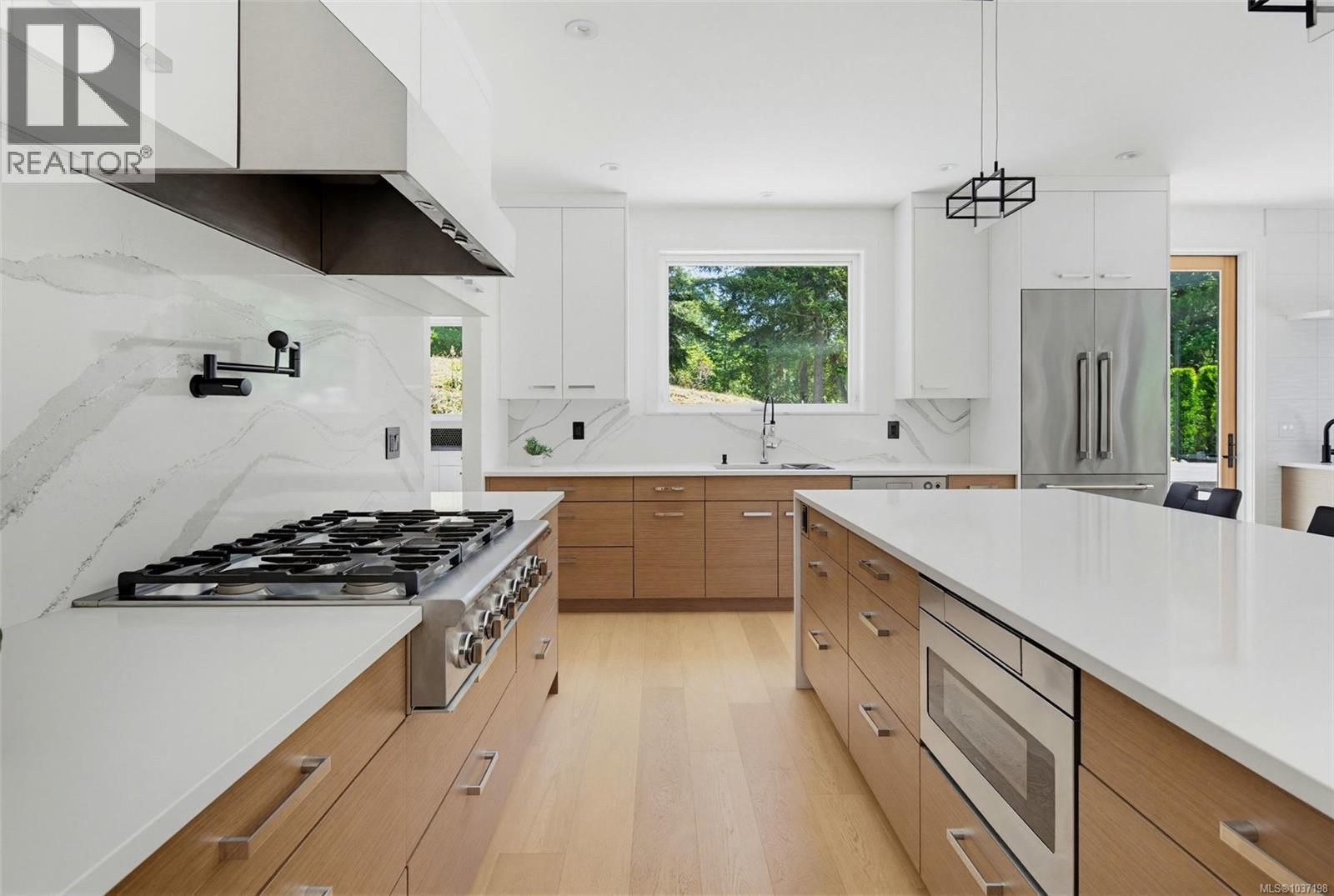 10 Hartland Ave - 11