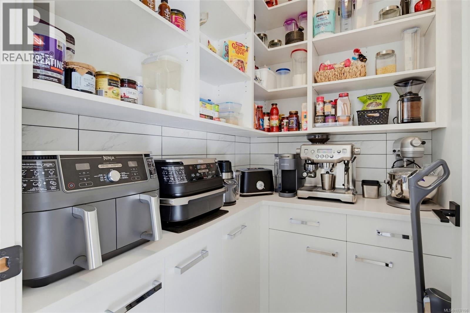 10 Hartland Ave - 14