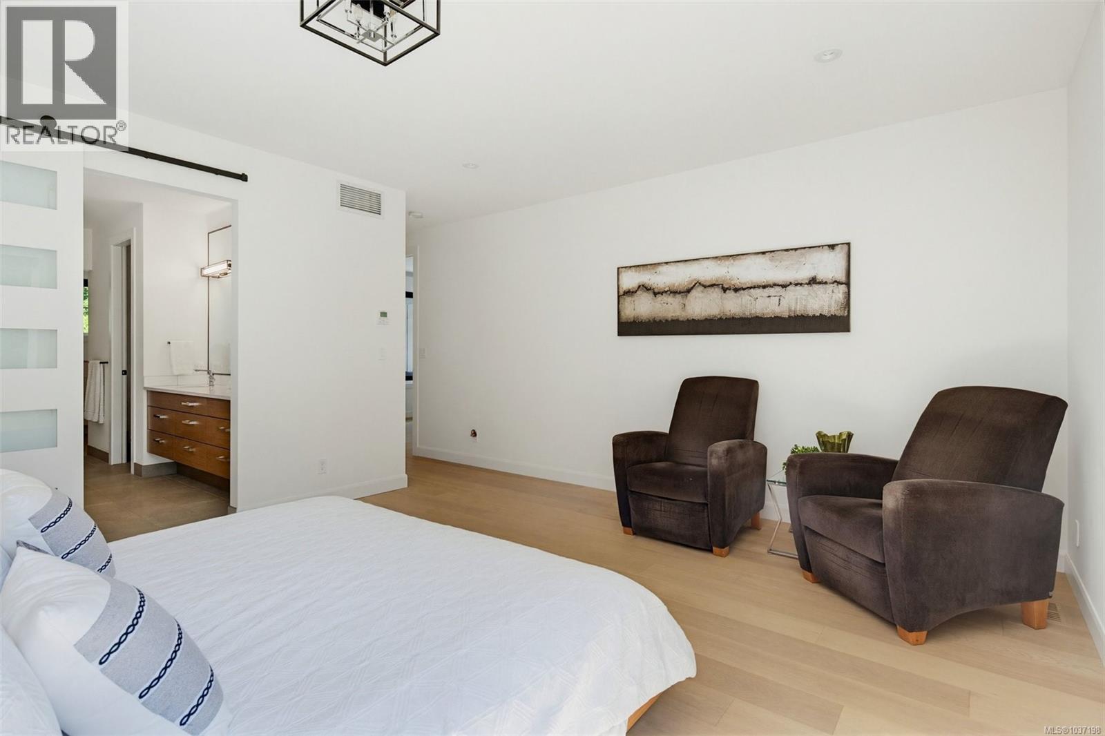 10 Hartland Ave - 29