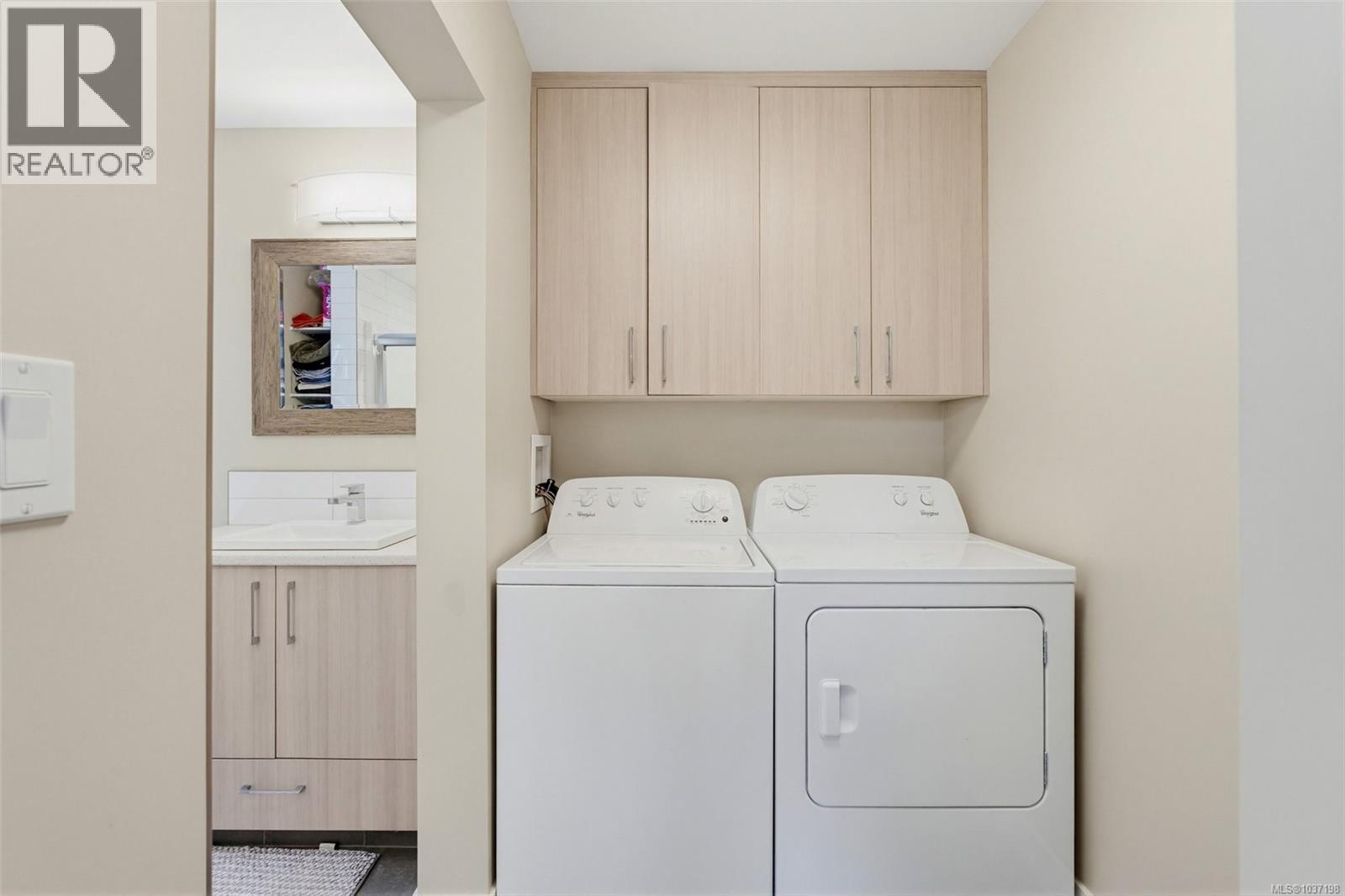 10 Hartland Ave - 69