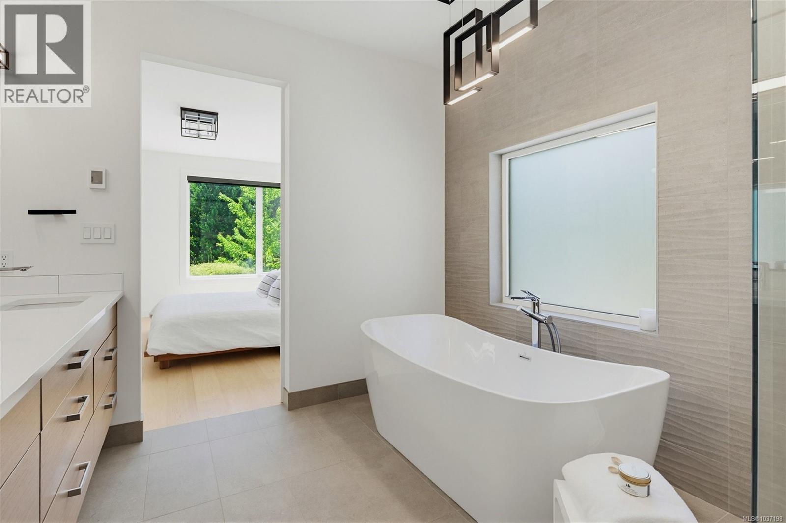 10 Hartland Ave - 34