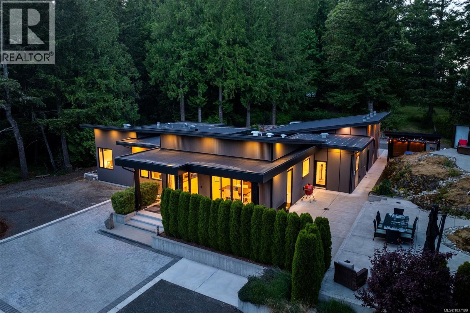 10 Hartland Ave - 72