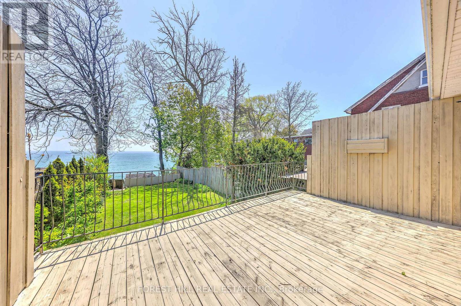 2703 LAKE SHORE BOULEVARD W - 33