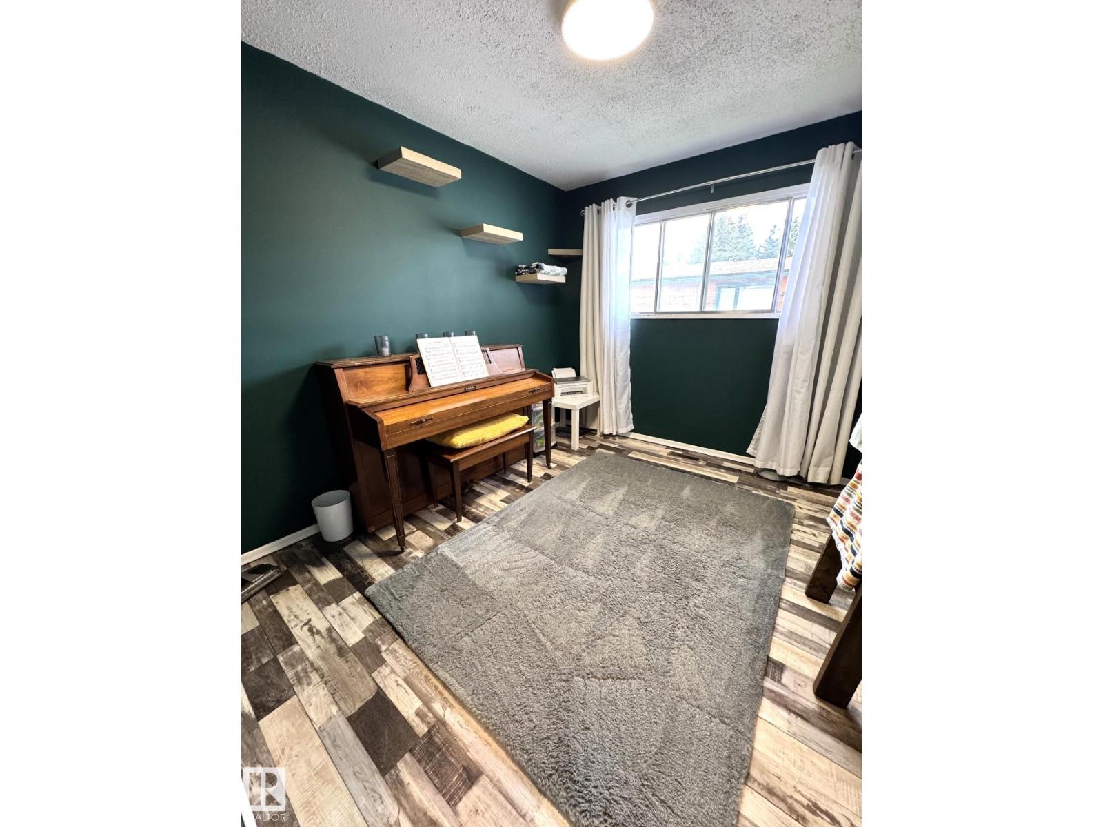 4617 47 AV — photo 11
