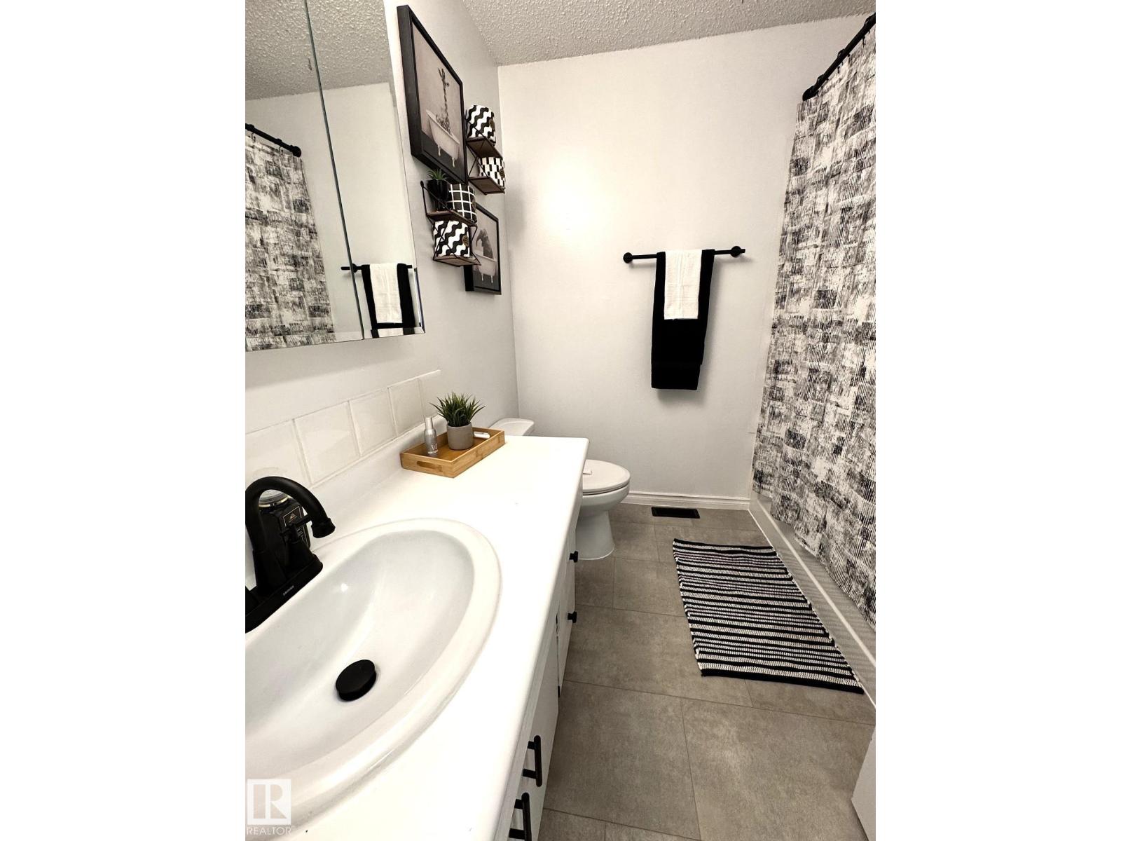 4617 47 AV — photo 12