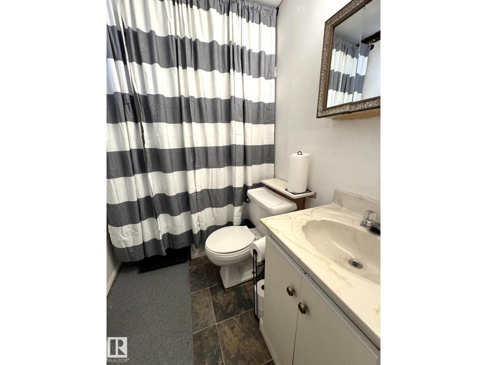 4617 47 AV — photo 17