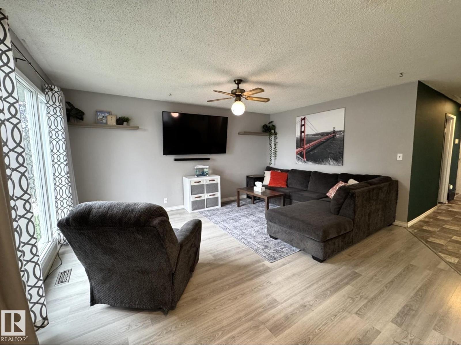 4617 47 AV - photo 3