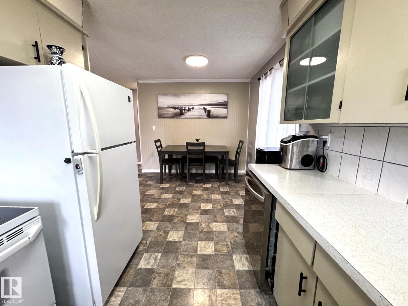 4617 47 AV — photo 7