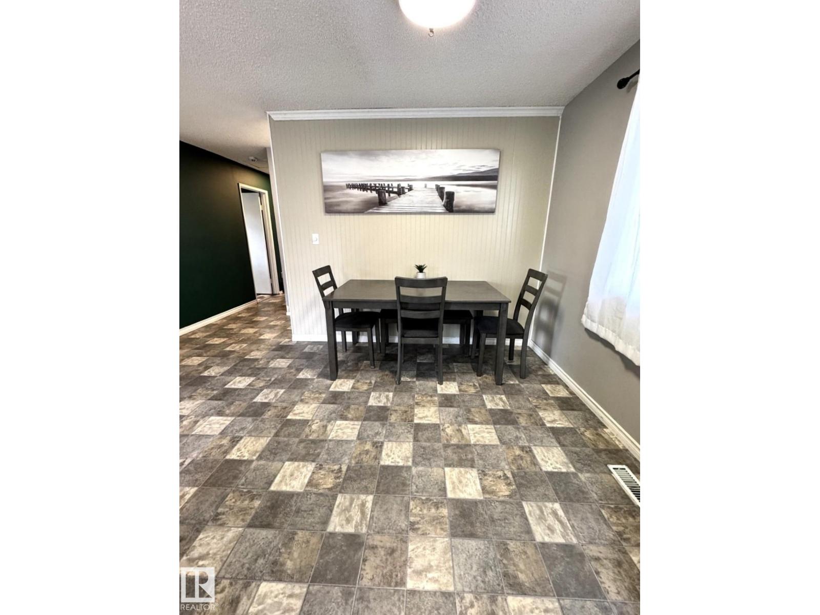 4617 47 AV — photo 8