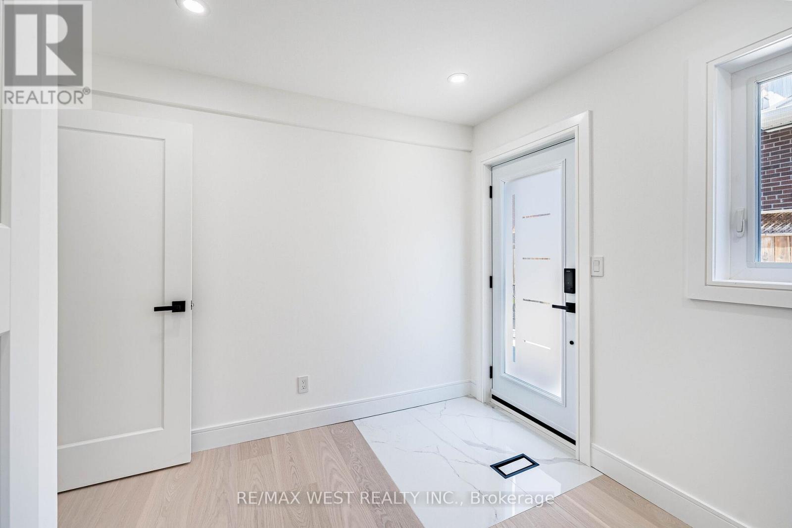 18 TORRINGTON DRIVE - 30