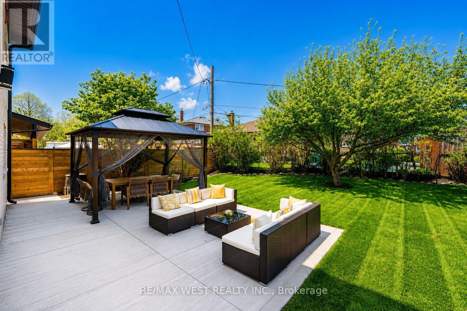 18 TORRINGTON DRIVE - 38