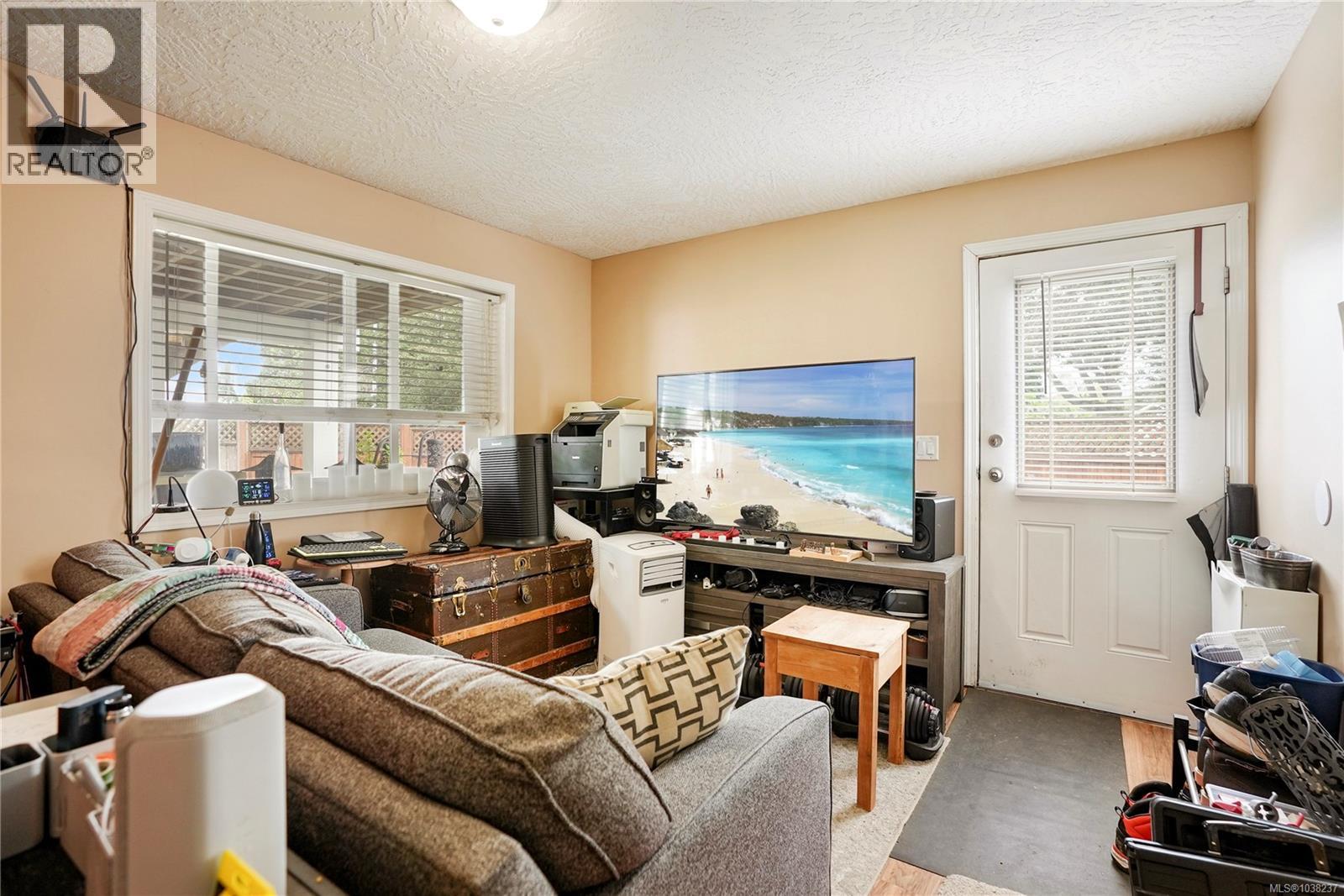  1759 Mamich Circle, Saanich
