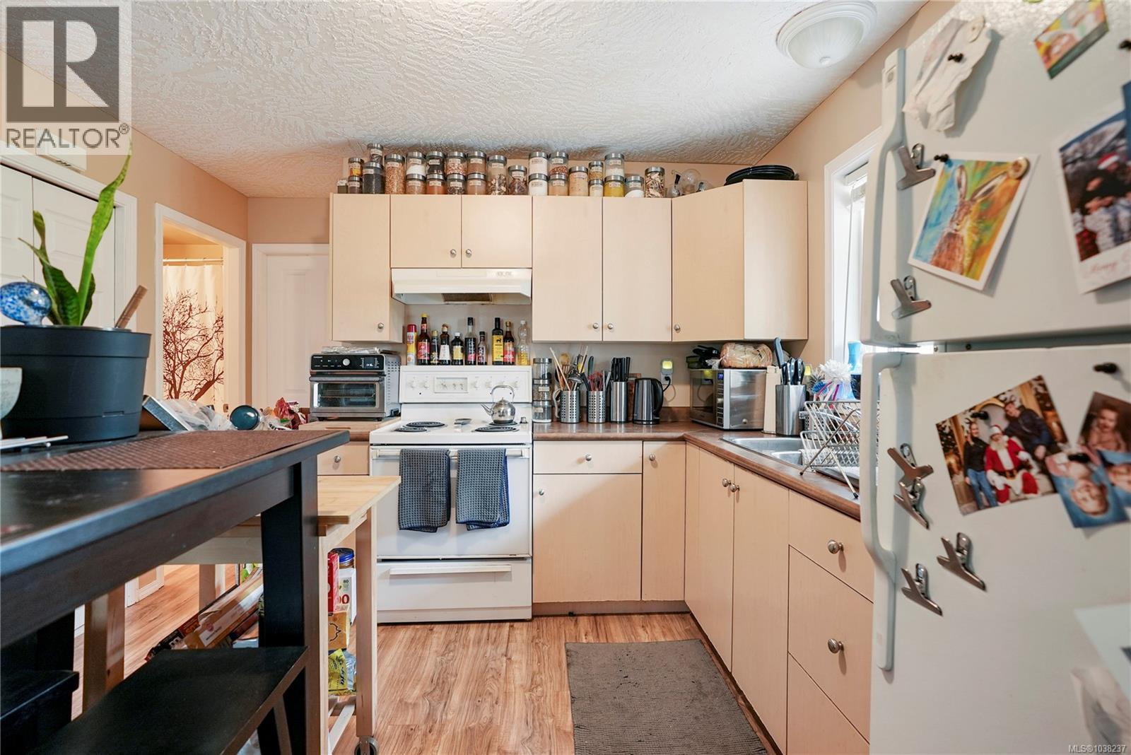  1759 Mamich Circle, Saanich