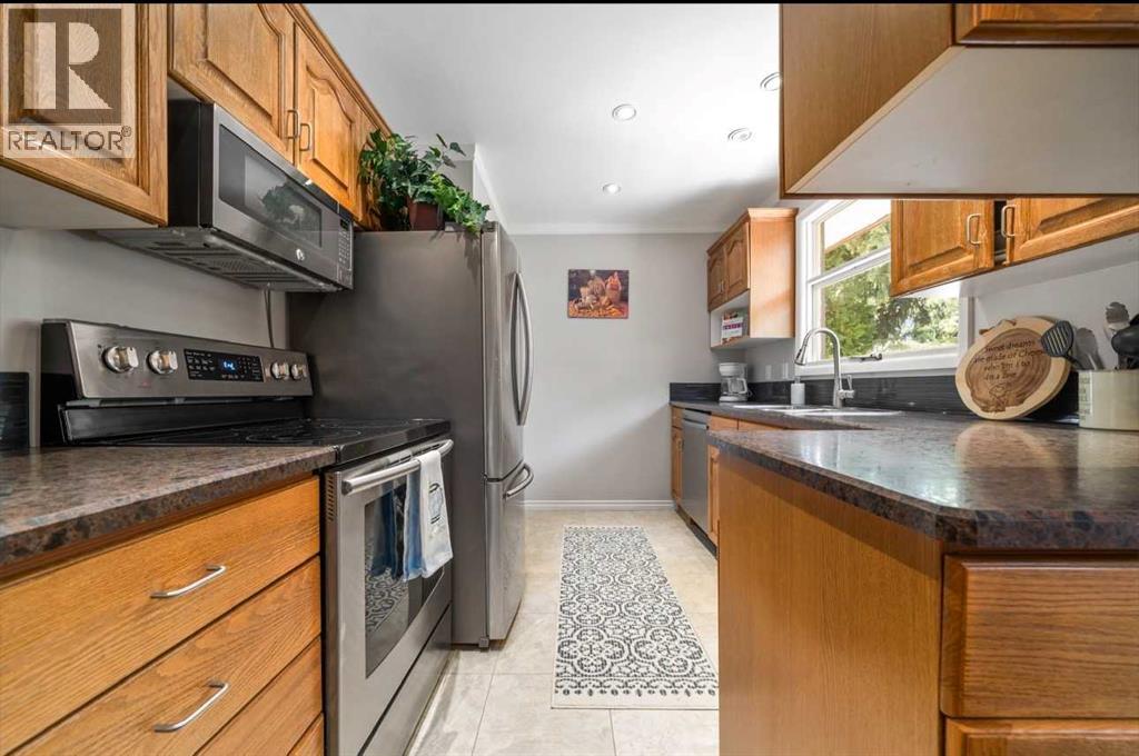 423 12 Street NE - 10
