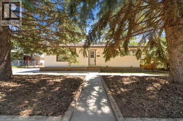 423 12 Street NE - Image 2