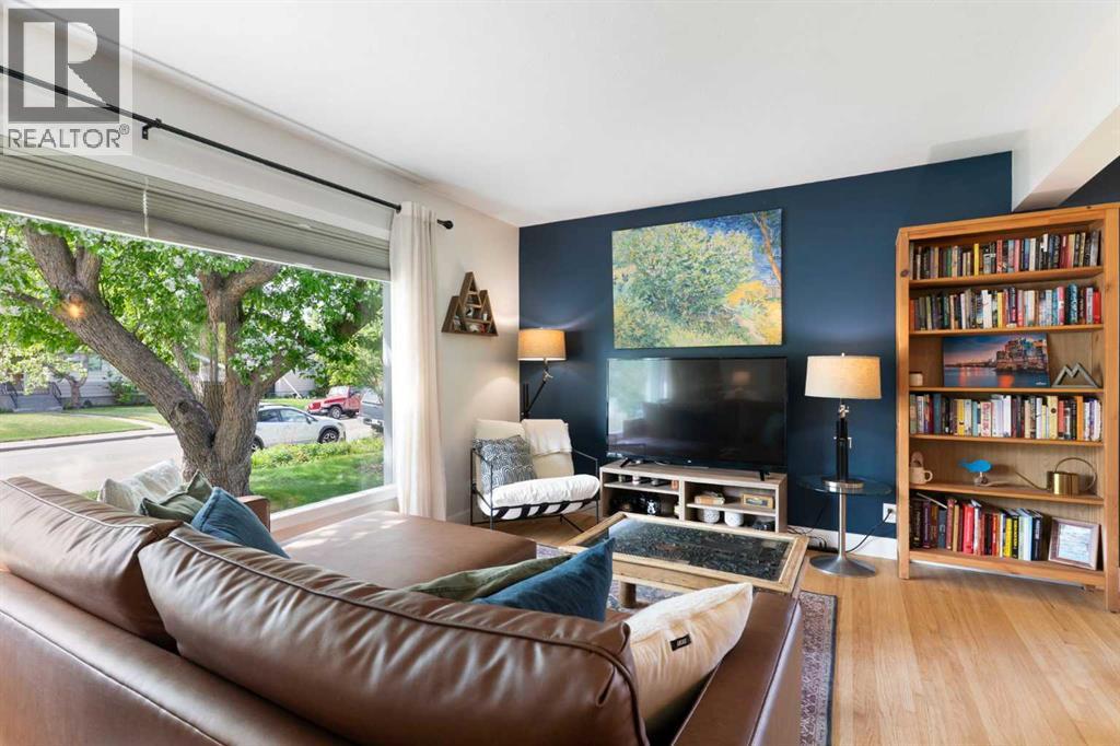 14 Montrose Crescent NE - 12