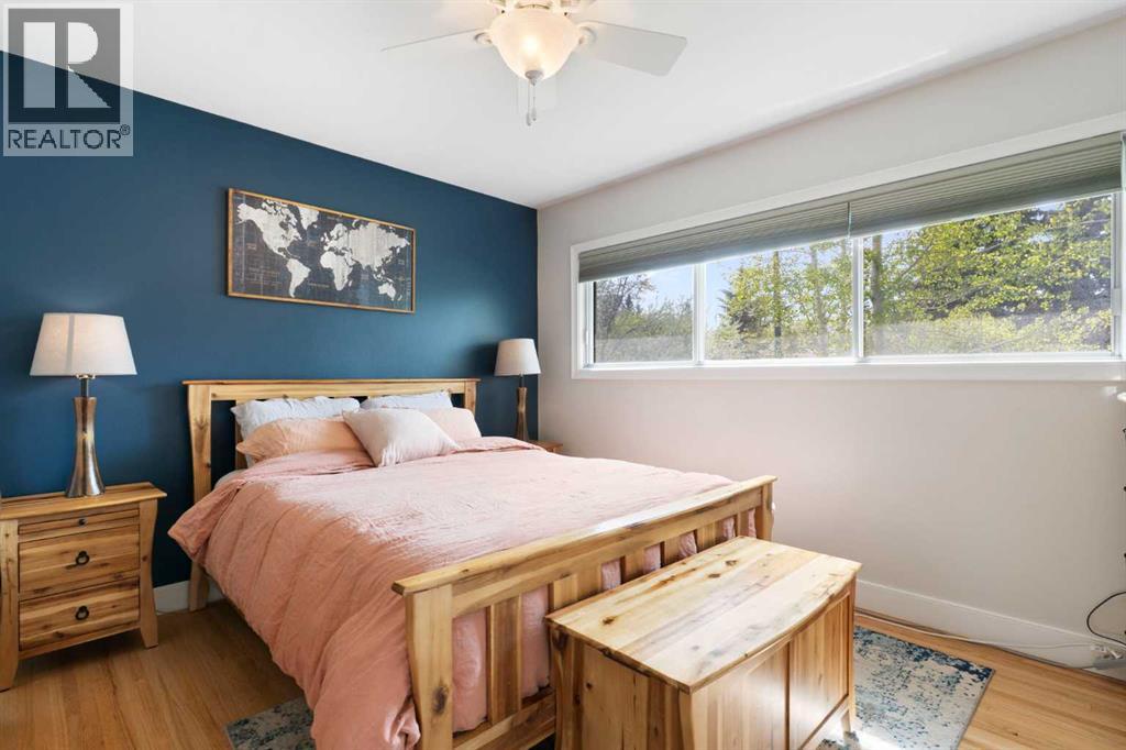 14 Montrose Crescent NE - 22